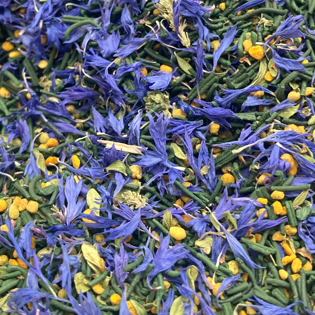 mélange de spiruline bio, de pollen, plantes aromatiques