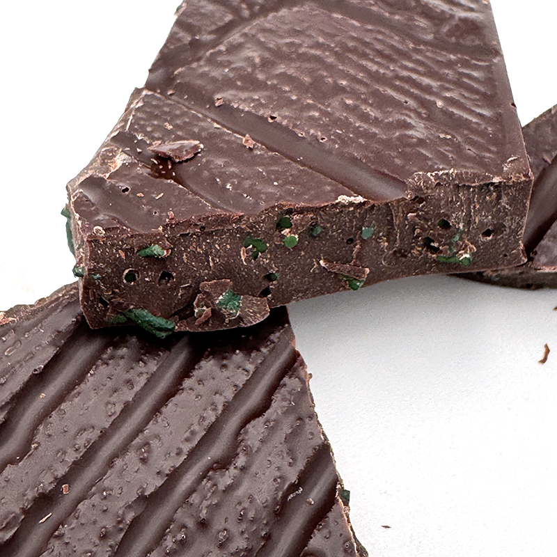 Tablette de chocolat noir à la spiruline – Image 3